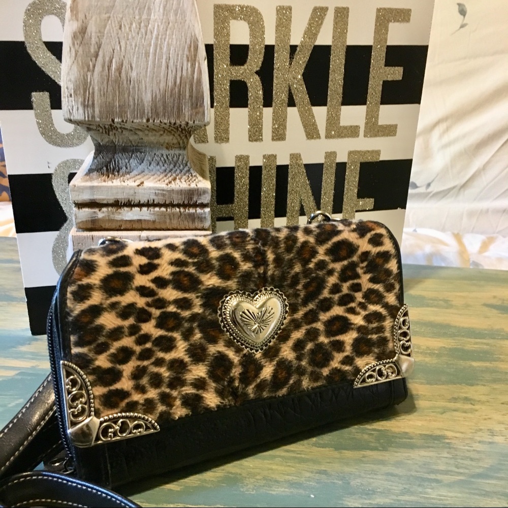 Trendy Leopard print clutch